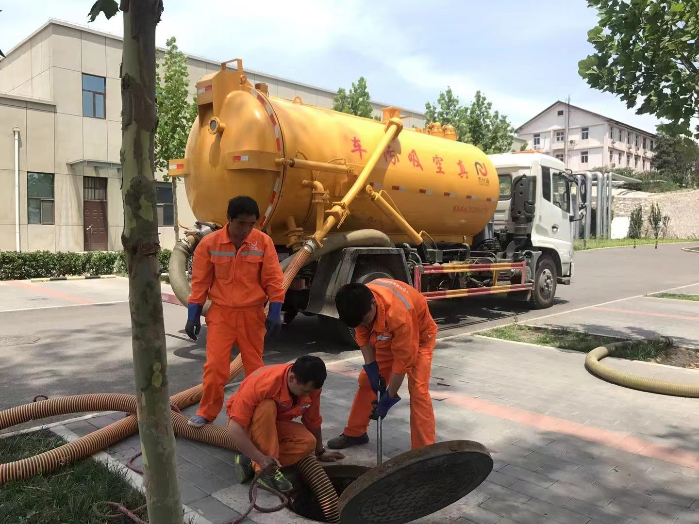 中方化粪池清理与5-8吨吸粪车施工效率分析